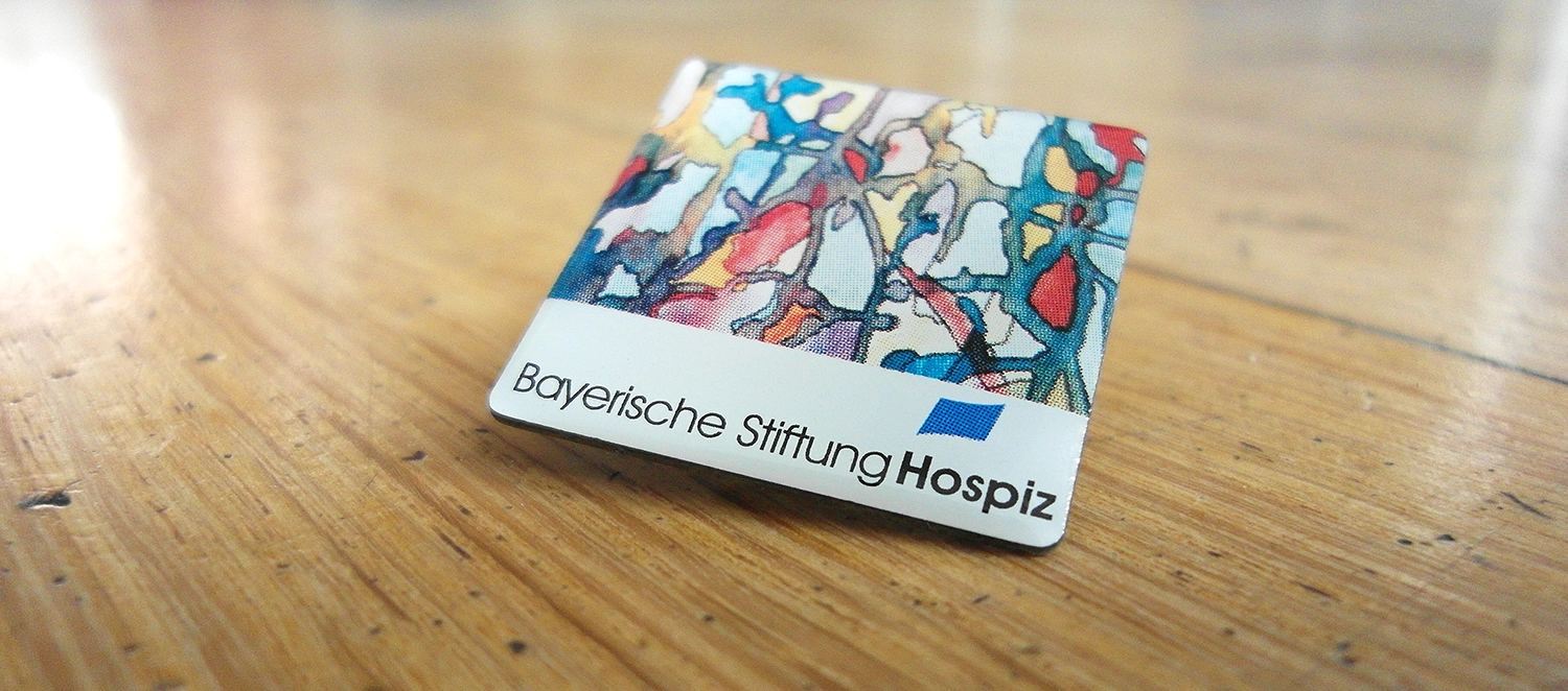 bunte Broschüre der Bayerischen Stiftung Hospiz